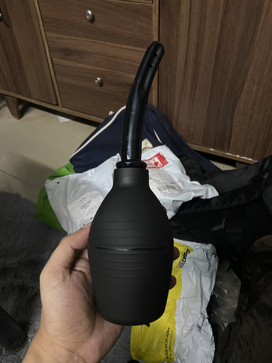 alisthelimit's tweet photo. Binuksan ni mama

Mama: Para saan to?

Me: inhaler hindi ako makahinga minsan 

😭😭😭 https://t.co/cSGtcRyfZQ