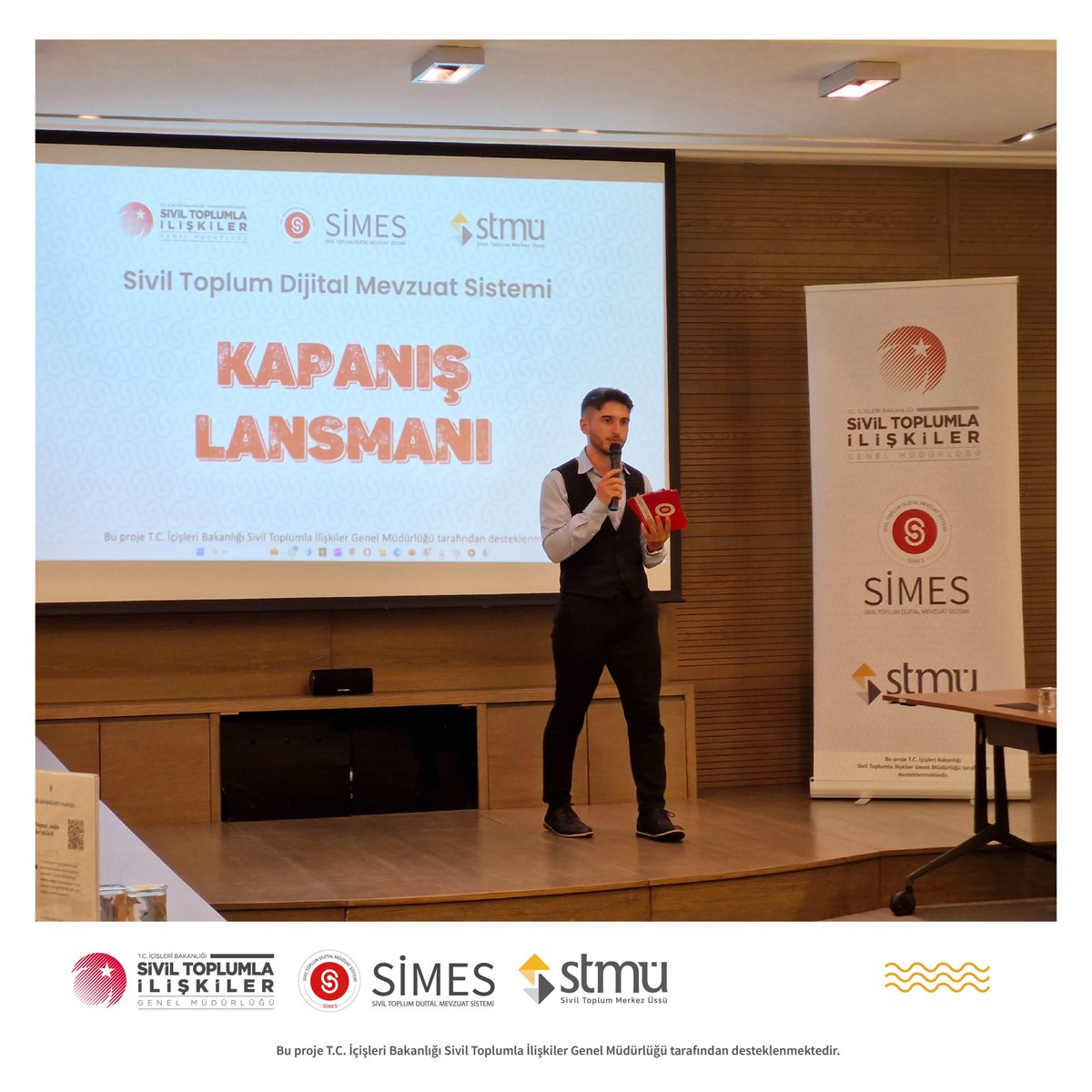 stmutr's tweet photo. Sivil toplum alanında bir ilki gerçekleştirerek, mevzuat detaylarına anlık erişimi kolaylaştıracak ve STK'ların erişimini destekleyecek dijital bir platformu hayata geçirdik: SİMES - Sivil Toplum Dijital Mevzuat Sistemi!
#STMÜ #SivilToplum #SIMES #DijitalMevzuat #STK #Yönetişim https://t.co/duOpqNKD4q