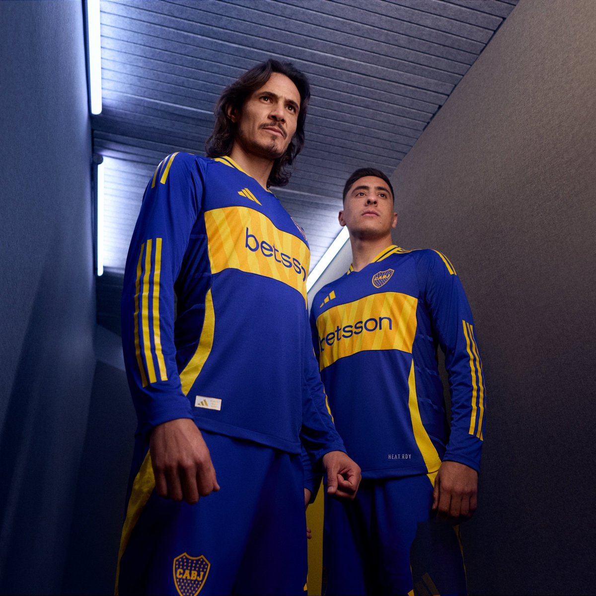 Cavani y Merentiel con la nueva camiseta.