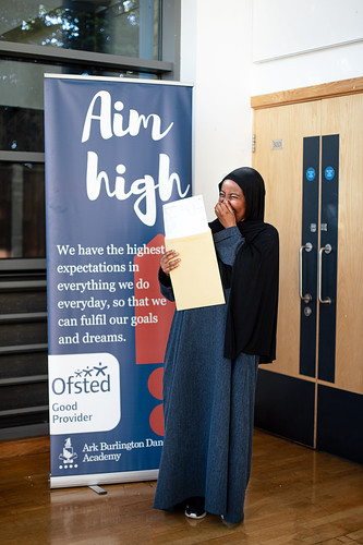 ArkBDA's tweet photo. ⭐️A Level Results Day⭐️ 
Lovely snaps from @LBHF from earlier today! We are very proud of all of our students. Well done to Sammy and Anwarshah off to study Medicine @ucl
and @QMUL, Nadia to study dentistry @QMUL and Ayan to @OfficialUoM
#arkschools #alevelresultsday  @ArkSchools https://t.co/41bJT6gN5f