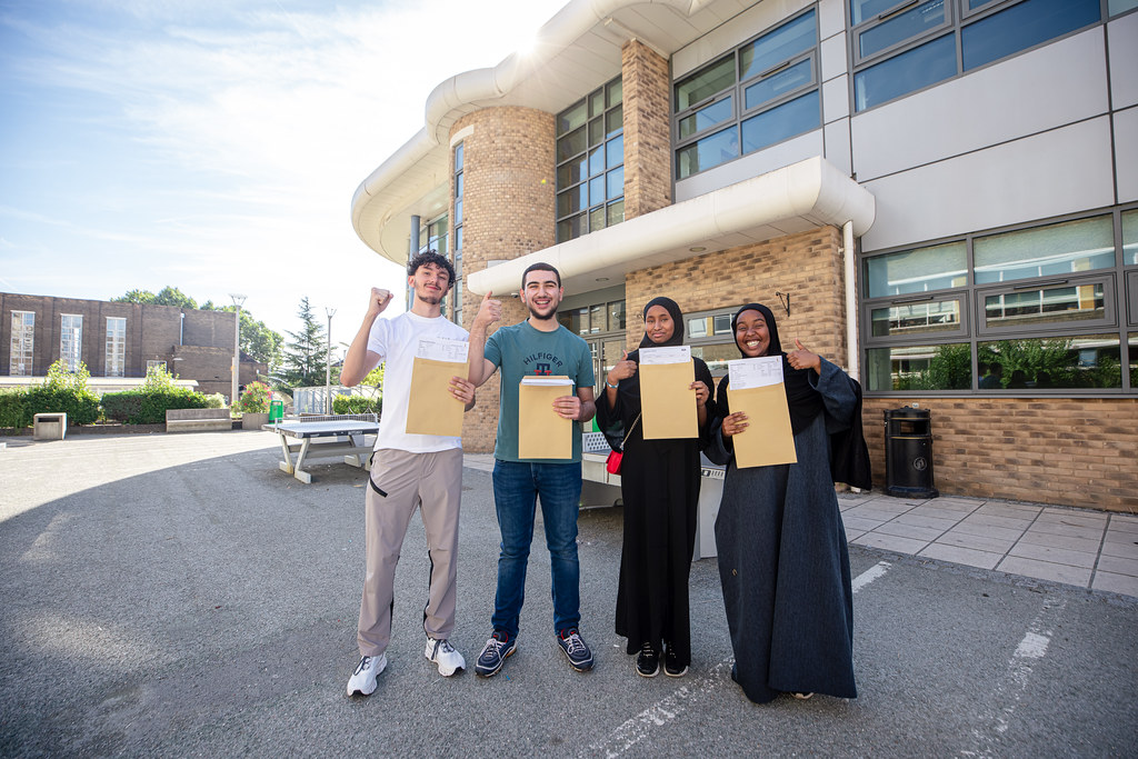 ArkBDA's tweet photo. ⭐️A Level Results Day⭐️ 
Lovely snaps from @LBHF from earlier today! We are very proud of all of our students. Well done to Sammy and Anwarshah off to study Medicine @ucl
and @QMUL, Nadia to study dentistry @QMUL and Ayan to @OfficialUoM
#arkschools #alevelresultsday  @ArkSchools https://t.co/41bJT6gN5f