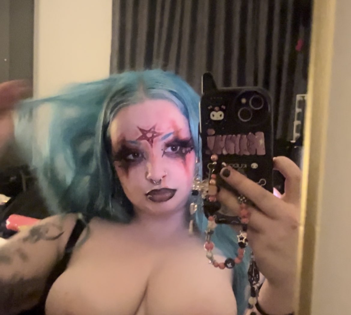 sematarydoll's tweet photo. spooky https://t.co/mguE3lz9vX