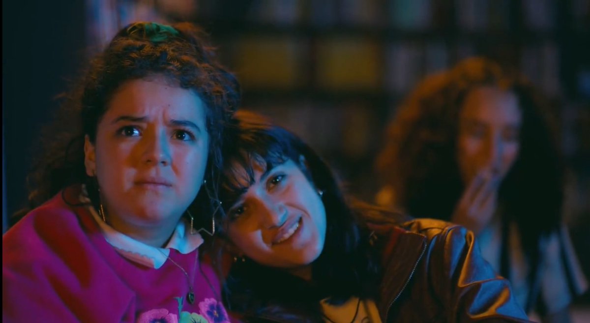 Me di la oportunidad de ver está serie con muchas ganas porque es una producción mexicana. Y la súper amé, me hizo reír y llorar mucho, excelentes personajes, excelente música, creo que da un gran mensaje y esto es lo nos gusta, ojalá y hagan otra temporada.
#NadieNosVaAExtrañar