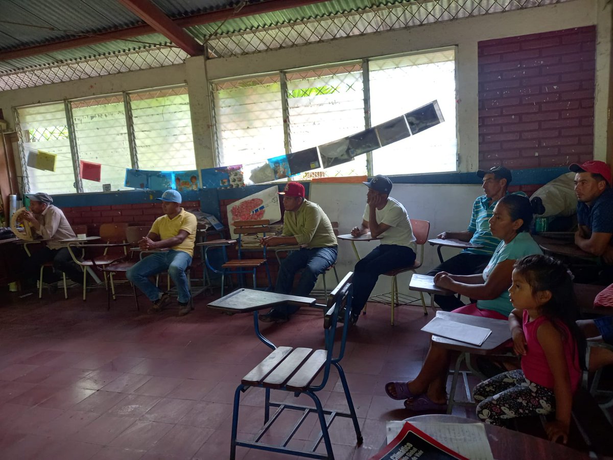 UNAGNicaragua's tweet image. Taller sobre prácticas de mitigación al #CambioClimático, realizado en la comunidad El Bijagüe, Jucuapa, #Matagalpa con productores y miembros de los CAPS, con fondos proyecto Cambio Climático, con apoyo de #SWISSAID, ejecuta #unagnicaragua.