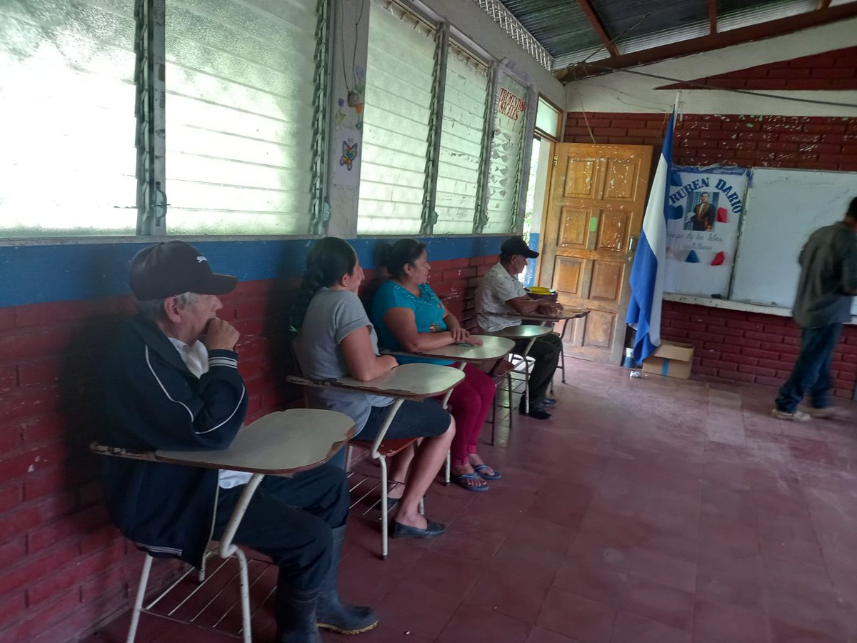 UNAGNicaragua's tweet image. Taller sobre prácticas de mitigación al #CambioClimático, realizado en la comunidad El Bijagüe, Jucuapa, #Matagalpa con productores y miembros de los CAPS, con fondos proyecto Cambio Climático, con apoyo de #SWISSAID, ejecuta #unagnicaragua.
