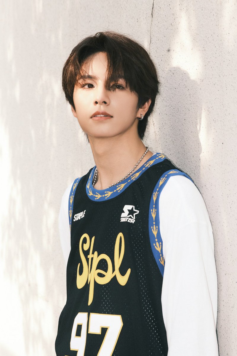 Let's have a chat on Weibo 16.00 tomorrow 💛🌻

#LEV #레비 #レビ
#WANGZIHAO #왕즈하오 #王子浩 #ズハオ