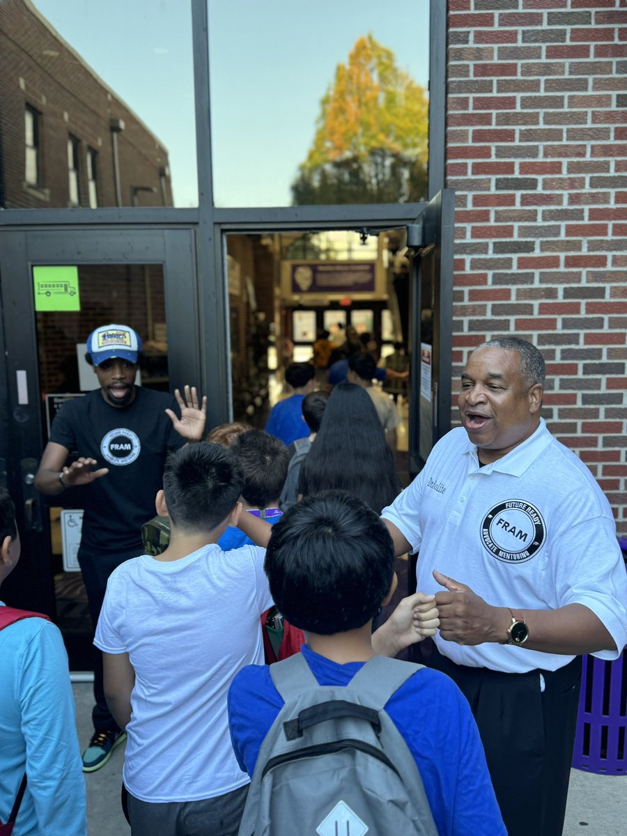 DickeyELA's tweet image. Starting Day 2 off with our Future Ready Advocates helping us welcome our Royals! #wpsfutureready