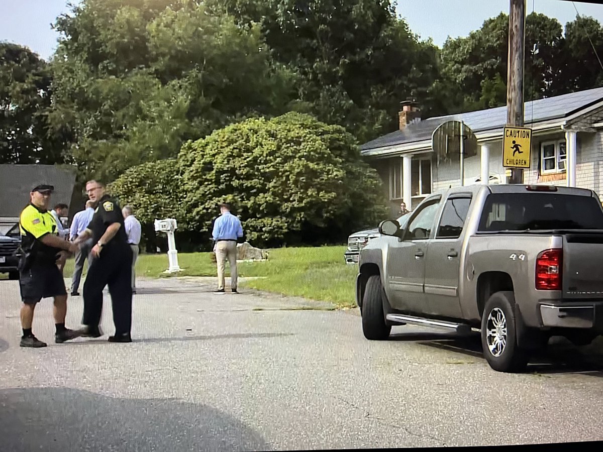 BREAKING >>> Crime scene on Cedar Rd in Plymouth after man murdered - latest on ⁦<a href="/7News/">7News Boston WHDH</a>⁩ NOW - ⁦<a href="/MariSalazarTV/">Mari Salazar</a>⁩ is LIVE on scene