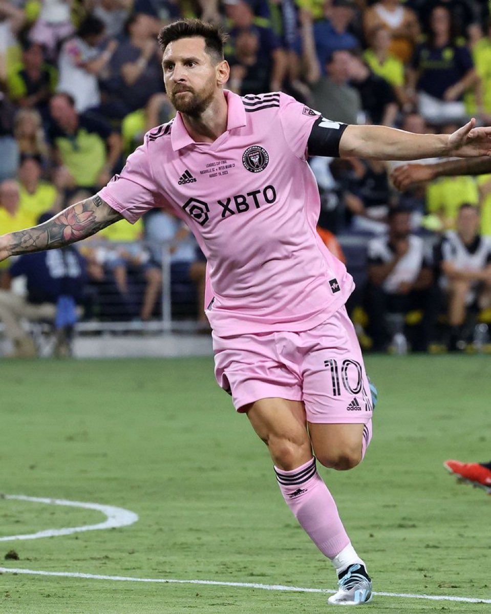 Te levantas y eres Lionel Messi, que es lo primero que haces 👀