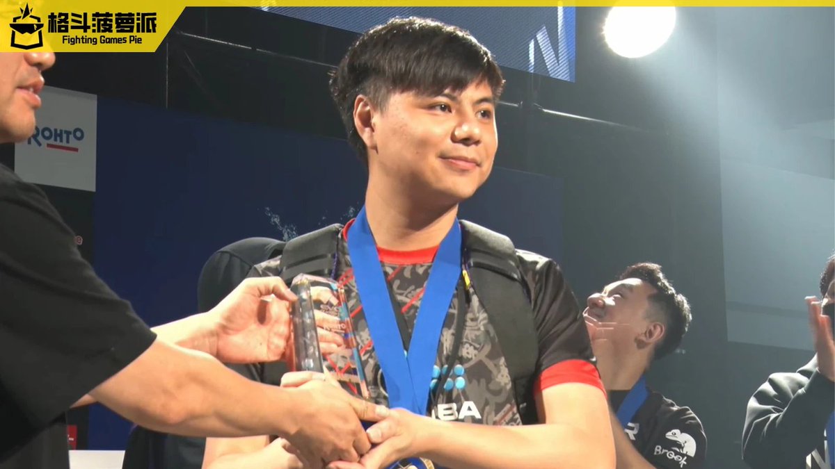 #EsportsWorldCup
EVO Japan 2023落幕，小孩获《拳皇15》冠军
时隔两年，EVO Japan于今年正式回归，并于3月31日至4月2日在日本东京举行。本届EVO Japan共设七个主项目，分别为《街霸5》《铁拳7》《罪恶装备 -奋战-》《拳皇15》《VR战士5：终极对决》《月姬格斗：Type Lumina》和《碧蓝幻想Versus》。