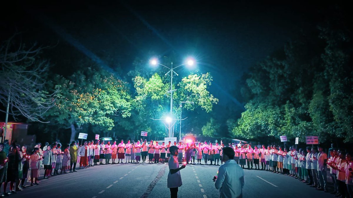 manish__aman's tweet image. I appreciate the efforts by students of RIMS,Kadap,Andhra Pradesh for initiating the protest to support the victim in their state also!

This is what needed from every Medical college of India

#RGKAR #DoctorsSafety