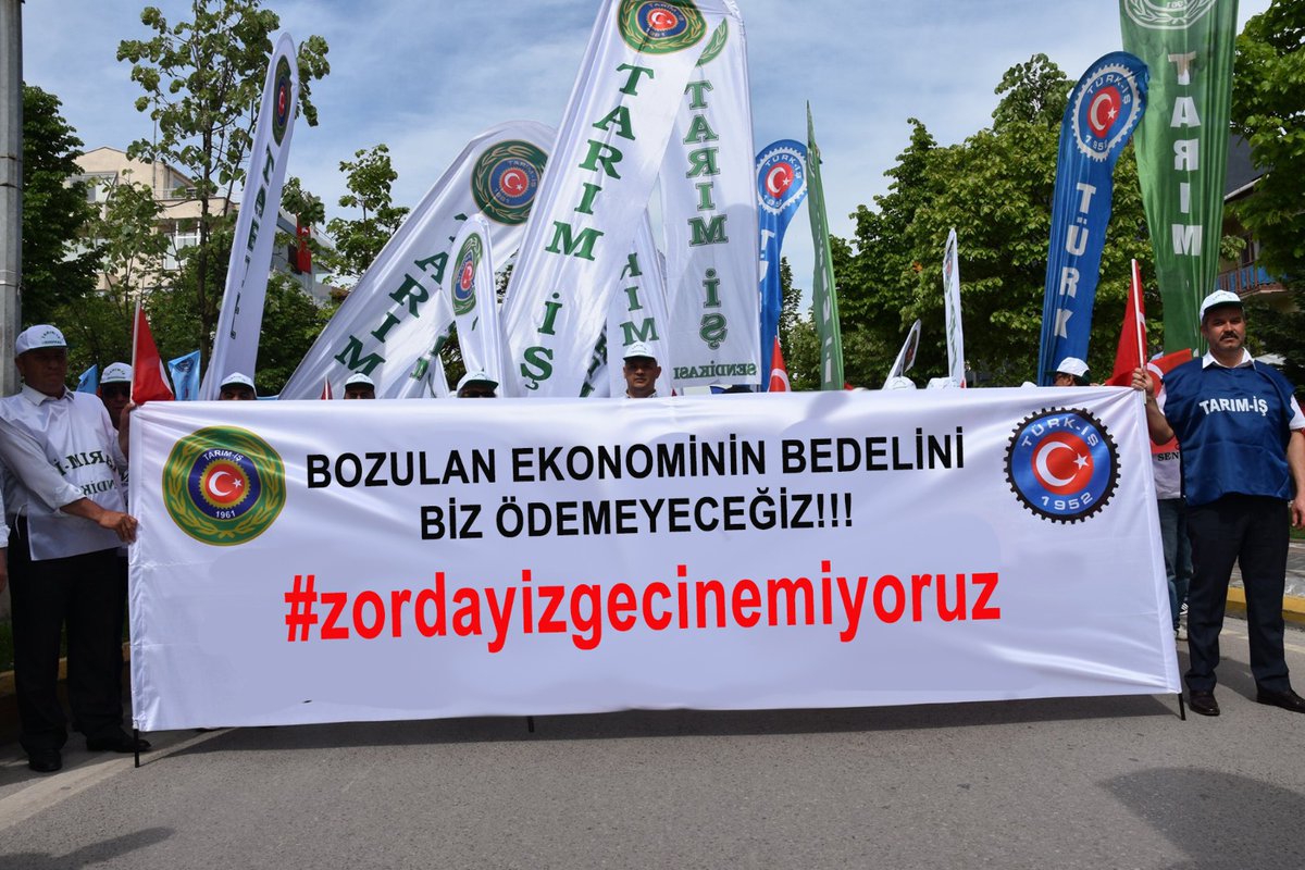 #Kamuişçileri
📍Tarımda
📍Deprem'de 
📍Afet'te 
📍Selde 
📍Salgında 
📍 Enerjide 
📍Yangın'da biz
📍Yerin altı ve üstün de biz,
Emekte var Refahta yokuz
Her yerde biz varız.!↙️
#Kamuişçileri Her yerde.!
#zordayizgecinemiyoruz 
<a href="/RTErdogan/">Recep Tayyip Erdoğan</a> 
<a href="/eczozgurozel/">Özgür Özel</a> 
<a href="/dbdevletbahceli/">Devlet Bahçeli</a>