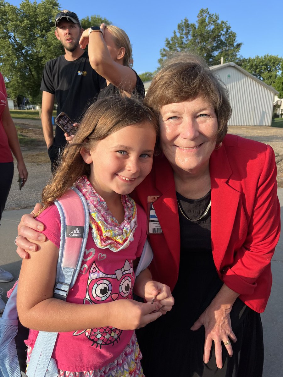 Teri Nieveen tweet media