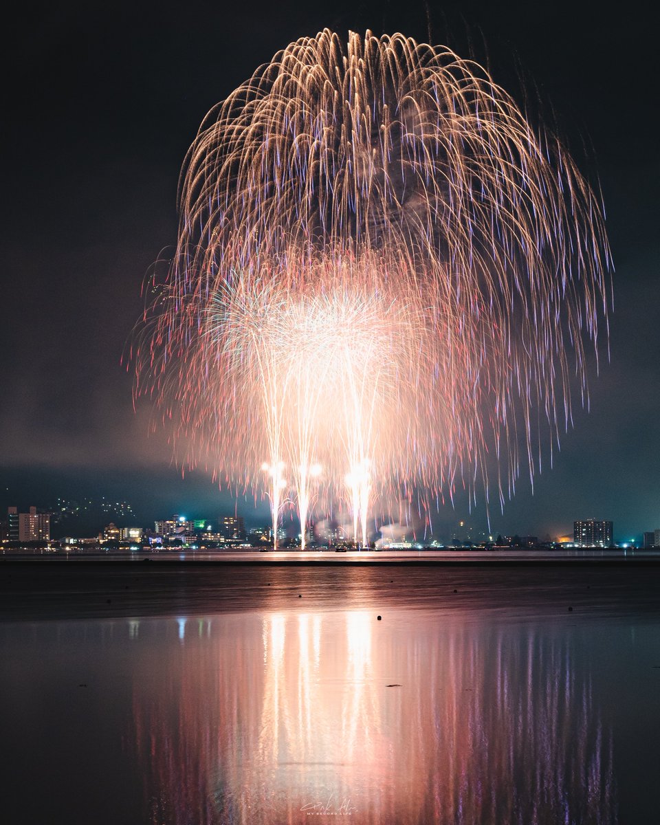 Boes_takuma's tweet photo. 今年も諏訪の空に大輪の花が咲きました

 #諏訪湖祭湖上花火大会
 #諏訪湖花火大会
 #諏訪湖花火 https://t.co/TwaxBZoV6x