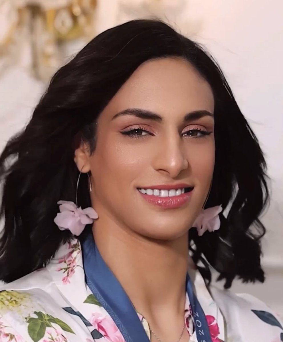 Oli London tweet media