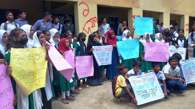 কালিয়াকৈরে শিক্ষার্থীদের আন্দোলনের মুখে দুই স্কুলের প্রধান শিক্ষকের পদত্যাগ