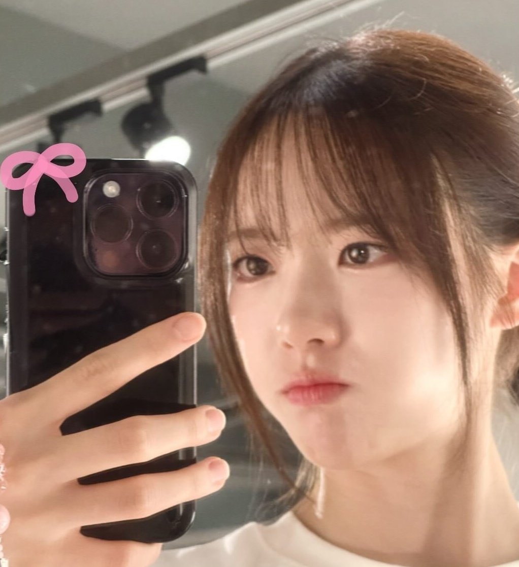 Yaa, talk with me!  ￣⁠ヘ⁠￣