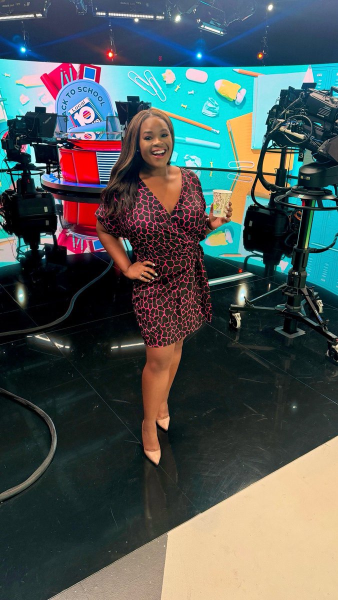 alexfinnieWPLG's tweet image. Back to school week in SoFlo!!! 🙂🙃💛✨