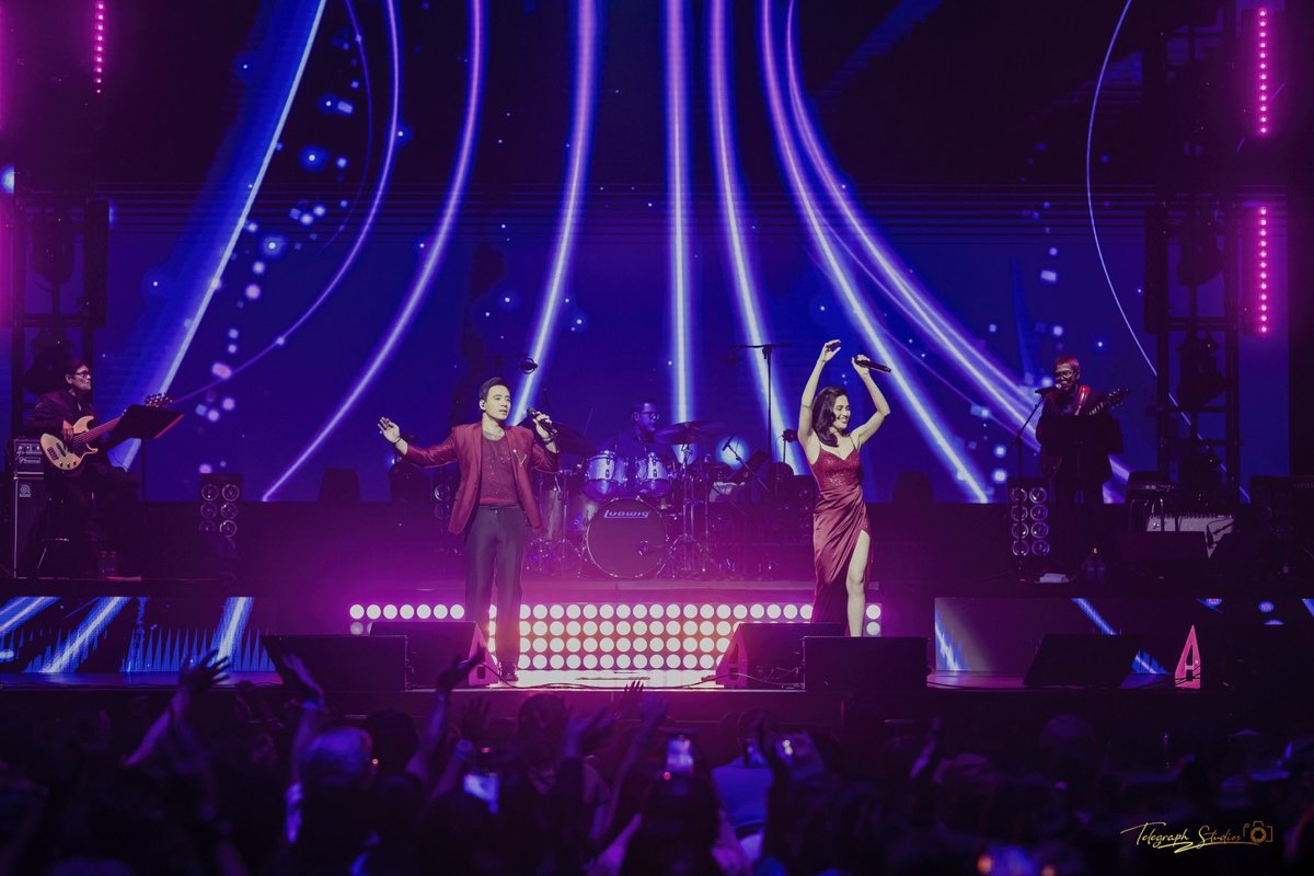 Sparkle_GMA's tweet photo. When two incredible artists join forces, magic happens ✨

Check out more snaps from Erik Santos and Julie Anne San Jose’s unforgettable #LOVEBOUND concert in Oklahoma! ❤️‍🔥🎤 

#JulieAnneSanJose https://t.co/xZN5T6s2xk