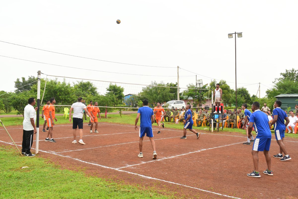 co211bn's tweet image. Today on occasion of #IndependenceDay a Friendly Volleyball match was organized at playground of unit Hq. Game was played between HQ Vs G/211 to build bridges of peace and harmonious co-existence!
#CRPF #211Bn