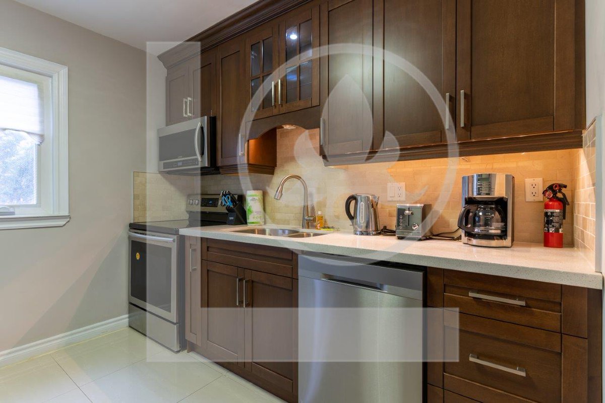 Welcome in Pleasant House ! This 2000 sq ft home offers a stunning layout with a dining room, a private backyard and 3 bright bedrooms. Situated near Yonge &amp; Eglinton, enjoy green spaces like Eglinton Park and the Beltline Trail.

#TorontoLuxurySuites #Yonge&amp;Eglinton #Rentals