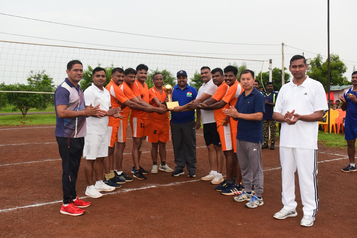 co211bn's tweet image. Today on occasion of #IndependenceDay a Friendly Volleyball match was organized at playground of unit Hq. Game was played between HQ Vs G/211 to build bridges of peace and harmonious co-existence!
#CRPF #211Bn