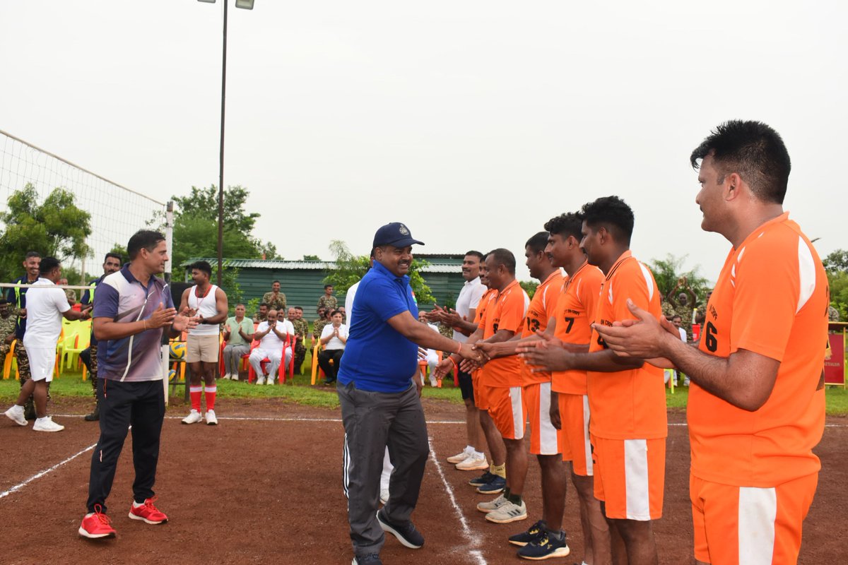 co211bn's tweet image. Today on occasion of #IndependenceDay a Friendly Volleyball match was organized at playground of unit Hq. Game was played between HQ Vs G/211 to build bridges of peace and harmonious co-existence!
#CRPF #211Bn