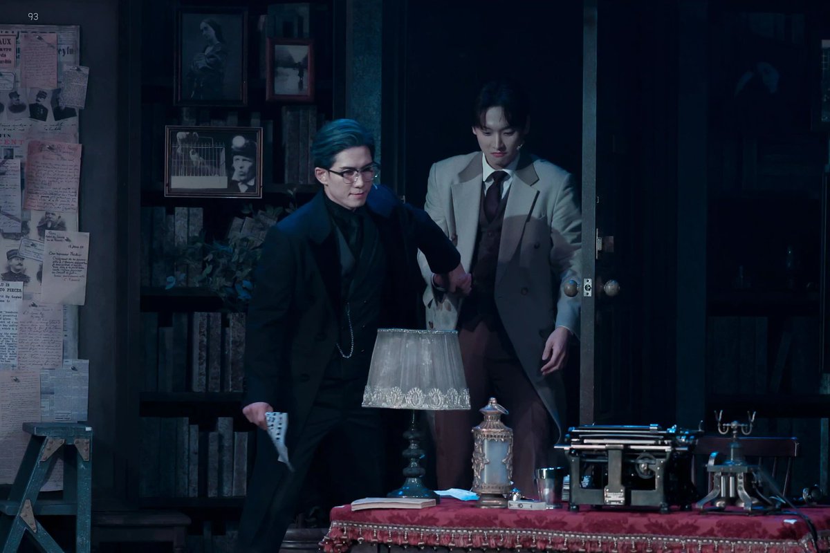 앜 표정ㅋ 계획에 없이 끌려나왔구나