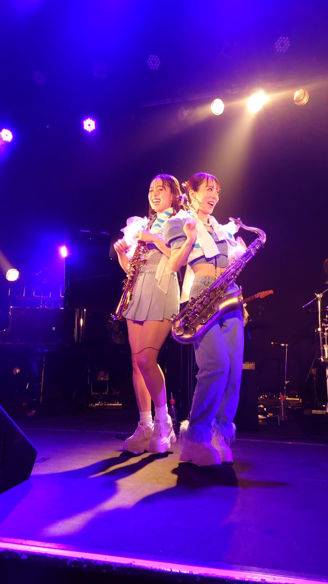 goro_FB_39's tweet image. THE JAZZ AVENGERS Live 2024　~8STEPS~@ボトムラインを聴いてきました🎸🎶

皆さんキレイでステキで、演奏がめちゃくちゃパワフルでカッコ良かったです😆

新譜のCDも買ったので、じっくり聴いて余韻を楽しみます💿

#ジャズアベ
#THE JAZZ AVENGERS
#8STEPS
#ボトムライン