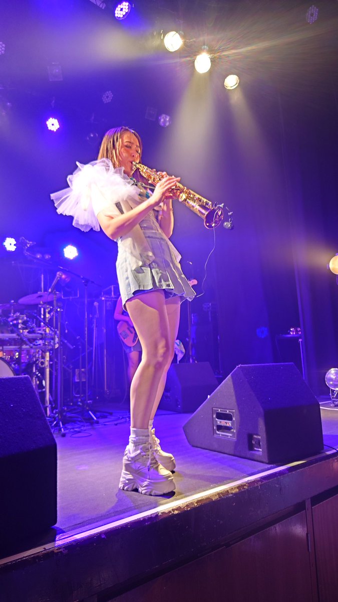 goro_FB_39's tweet image. THE JAZZ AVENGERS Live 2024　~8STEPS~@ボトムラインを聴いてきました🎸🎶

皆さんキレイでステキで、演奏がめちゃくちゃパワフルでカッコ良かったです😆

新譜のCDも買ったので、じっくり聴いて余韻を楽しみます💿

#ジャズアベ
#THE JAZZ AVENGERS
#8STEPS
#ボトムライン