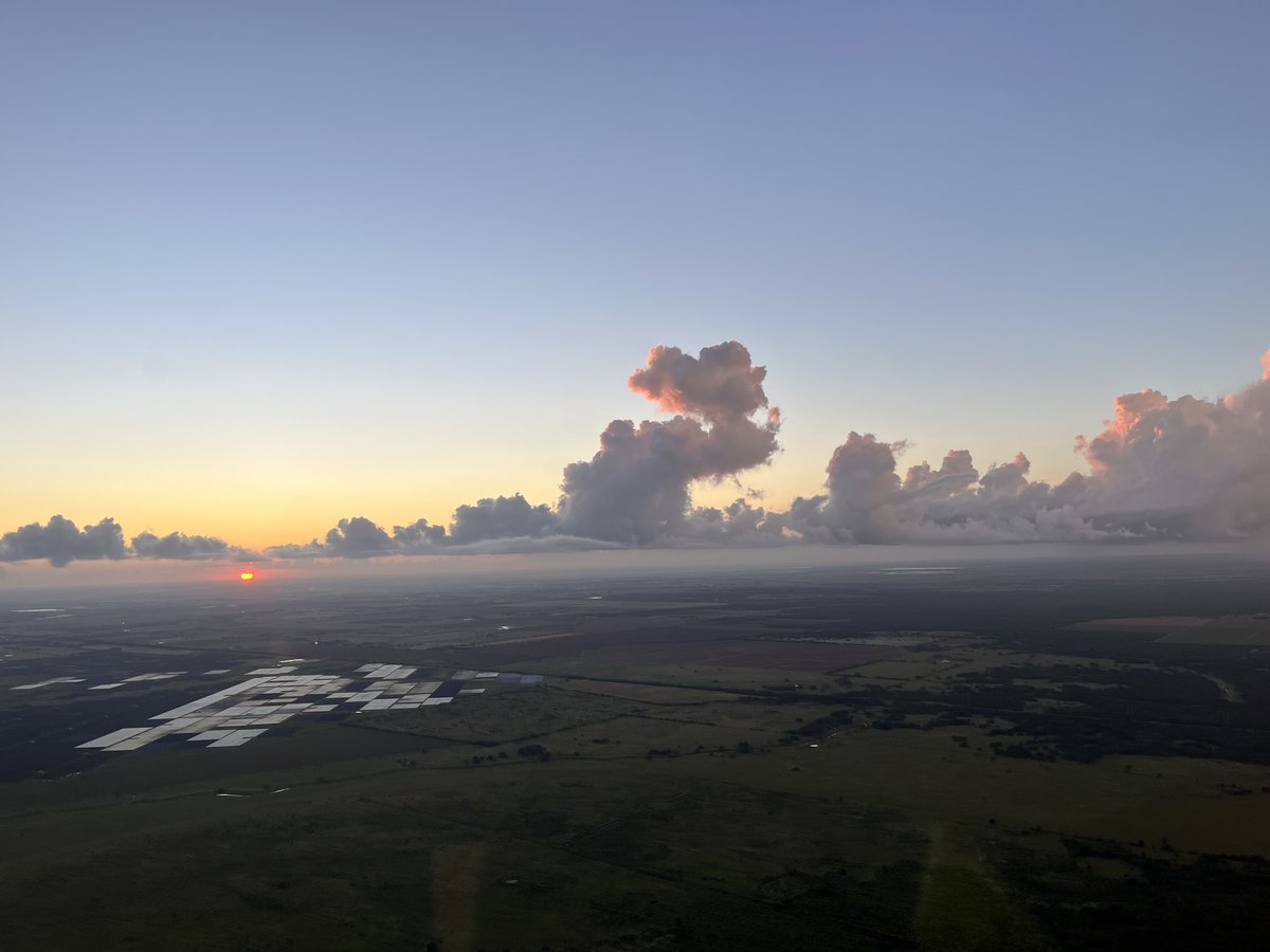 phi_richmond's tweet photo. Beautiful sunrise flight today. โค๏ธ ๐
๐
#PHIhealth #flightparamedic #flightnurse #PHImedical #HereForYou #phicares #lifeflight #AirMedical #EMS #sunrise https://t.co/4giZD8uRMH
