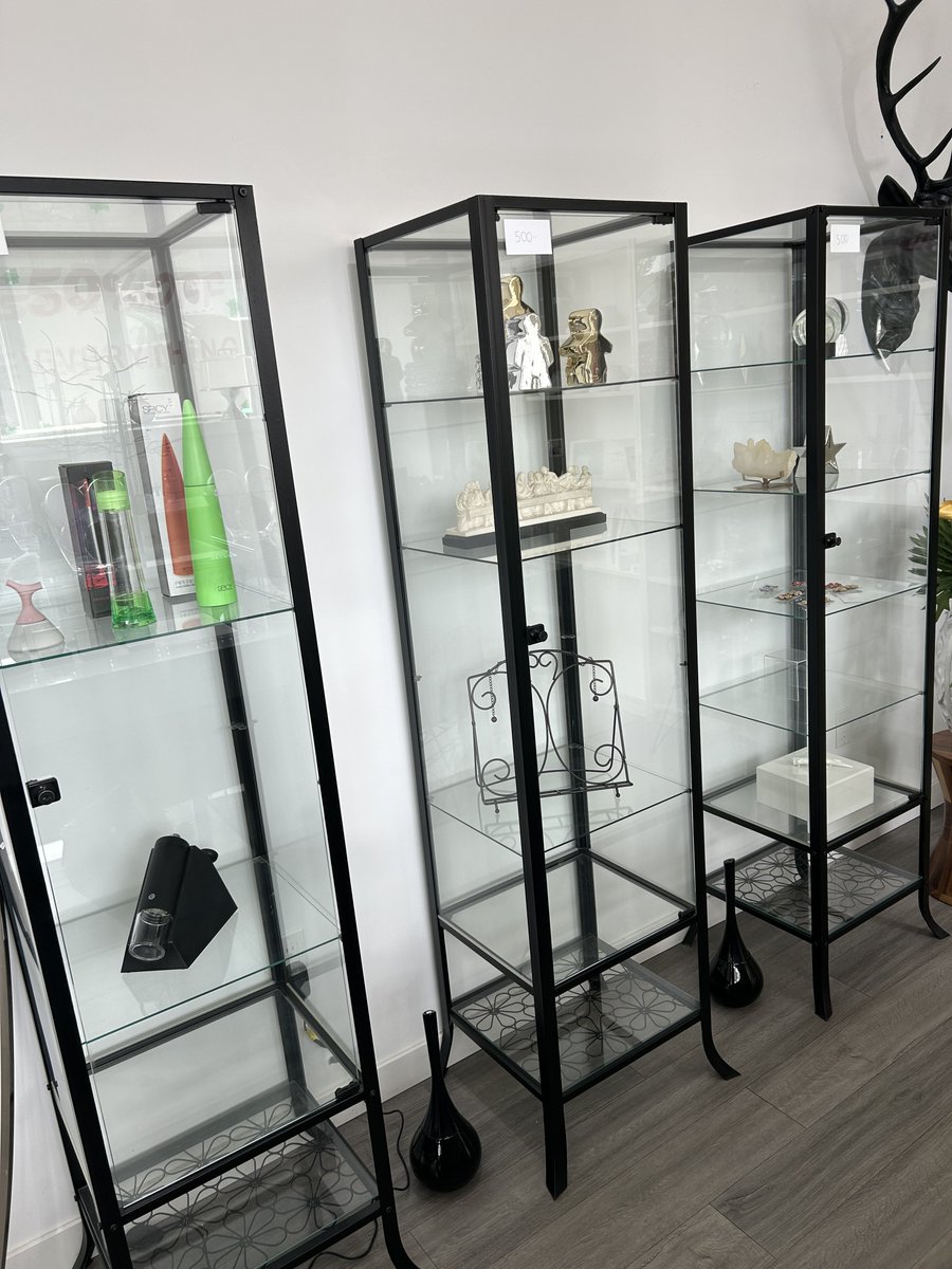 Blingblingified's tweet photo. A thing to store your Bling.
Black Metal &amp; Glass Cabinets: $300/each https://t.co/7ttRYrSN0f