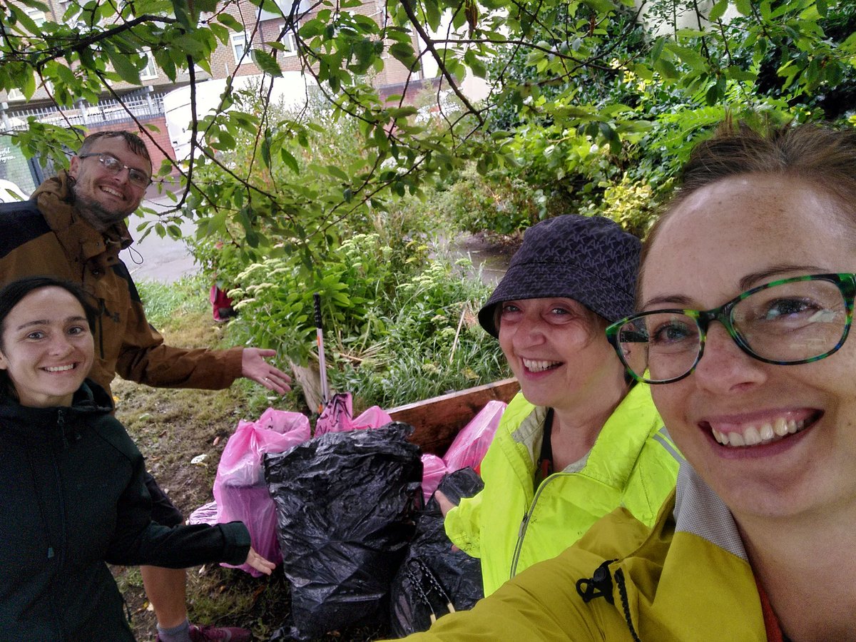 Tonight 4 Riversiders braved the rain to collect 9 bags of rubbish &amp; report 11 incidences of fly tipping on the council app! Diolch pawb! #Tidy