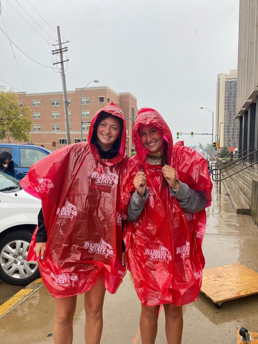 Illinois State Softball (@redbirdssb) on Twitter photo Rain or shine Redbird Softball has your back π€
We love helping the new <a href="/IllinoisStateU/">Illinois State</a> students on move in day! Rain or shine Redbird Softball has your back π€
We love helping the new <a href="/IllinoisStateU/">Illinois State</a> students on move in day!