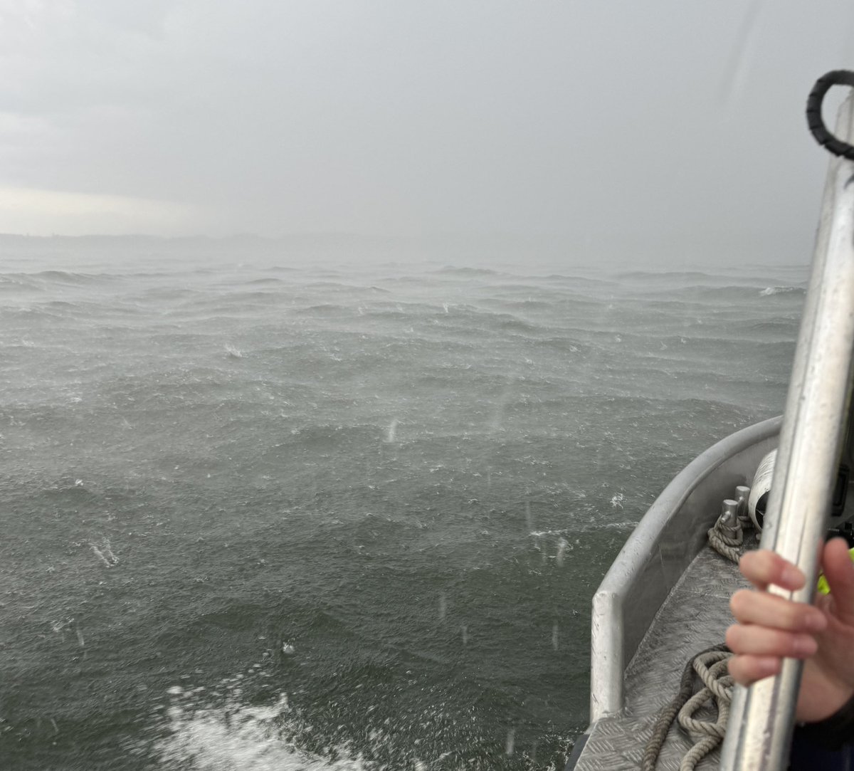 WaWaUtting's tweet photo. Extremwetter überrumpelt Wassersportler - #Wasserwacht rettet 10 Personen aus Seenot auf dem #Ammersee
Bericht:
https://t.co/oioDuy192y https://t.co/p4NCIVF4F1