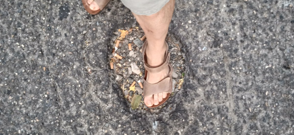 maneltec's tweet photo. #HolaLleida_CAT🤠 #JubilatGaudintDeLaVida 😜 
#CaminantPerLleida 🚶 
Ei, @paerialleida 🤫 
Això és molt penòs 
Segons el vostre cap, el nostre #PaerEnCap 😔 #JoSócEnFaltón 🥴
"Trepitjant 💩 Incrustada"
#Barri_A_Barri neteja x avui deixadesa x demà 😡
@LleidaB
@amicsdelalletja https://t.co/L4ZvFjjFCO