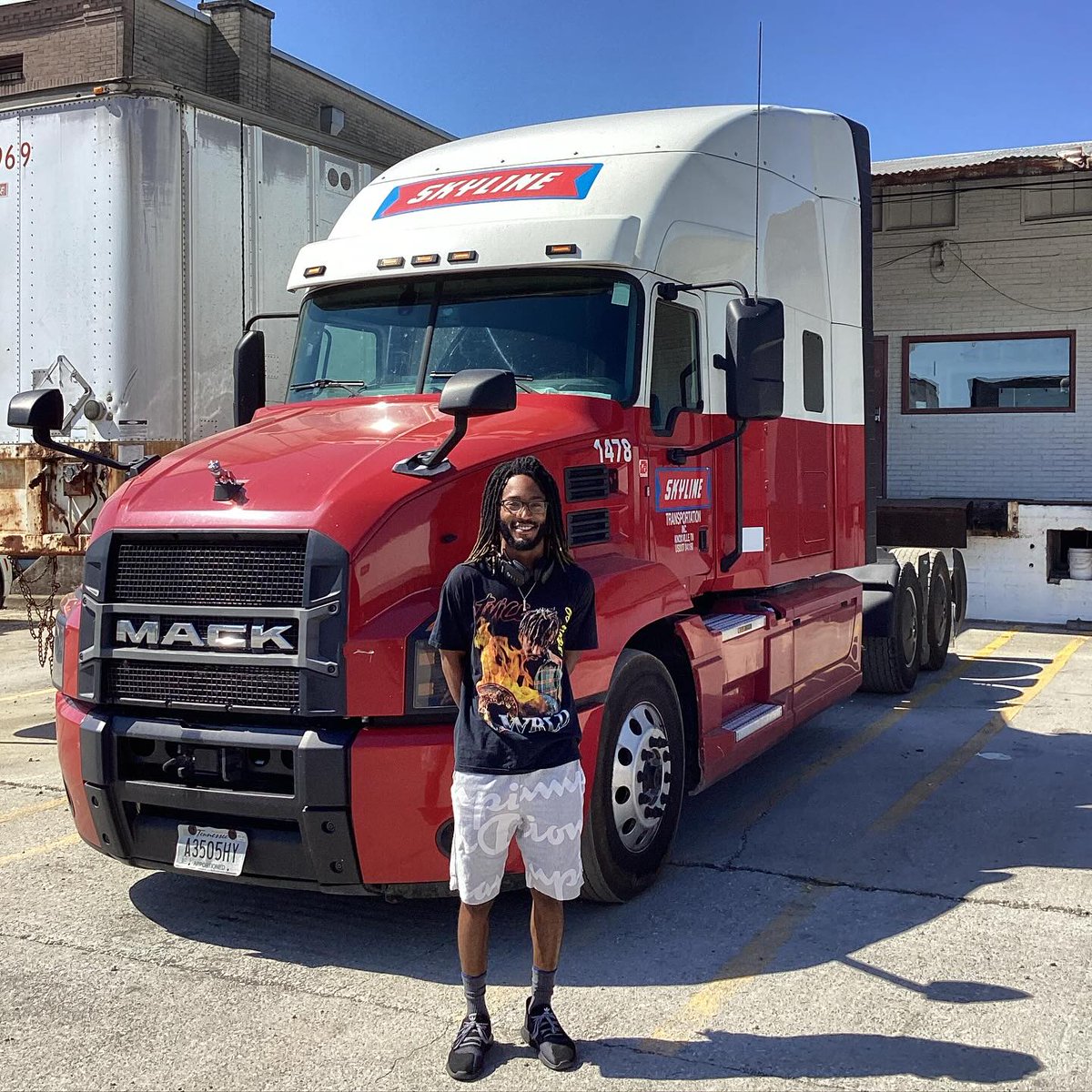 SkylineKnox's tweet photo. We’re excited to welcome our newest driver, Gary, to the Skyline Transportation team! With his skills and dedication, we are confident that he will help us keep things rolling smoothly on the road. 🚚💨
 
#WelcometoSkyline #SkylineTransportation #NewDriver #KeepOnTrucking https://t.co/DP7lm8xbMJ