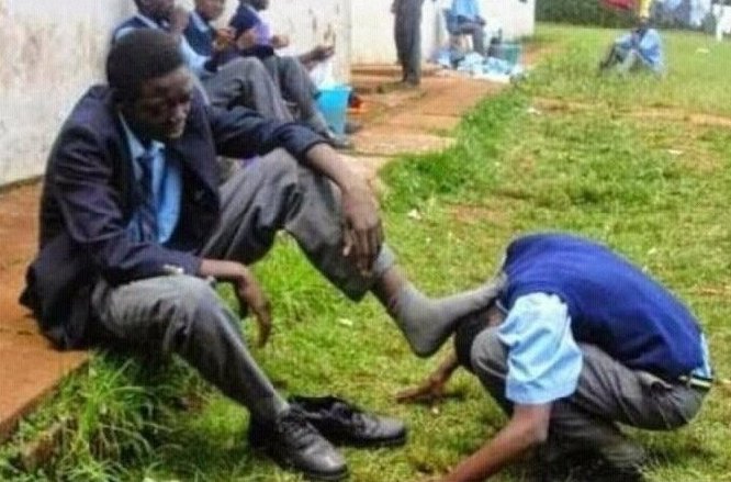 Alexia_Branson3's tweet photo. "Form One unakula nyama kwani wewe ni Simba" https://t.co/zLEAGdAPTd
