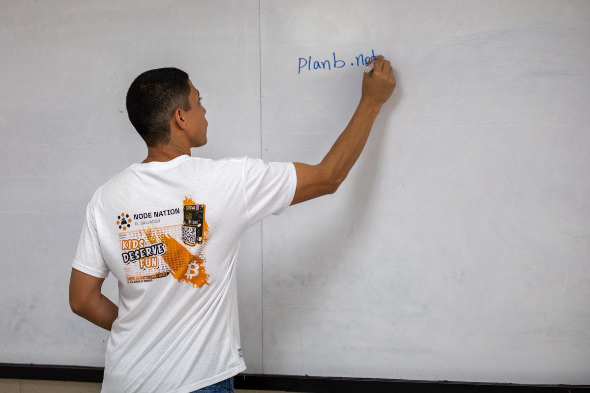 Ministerio de Educación tweet media