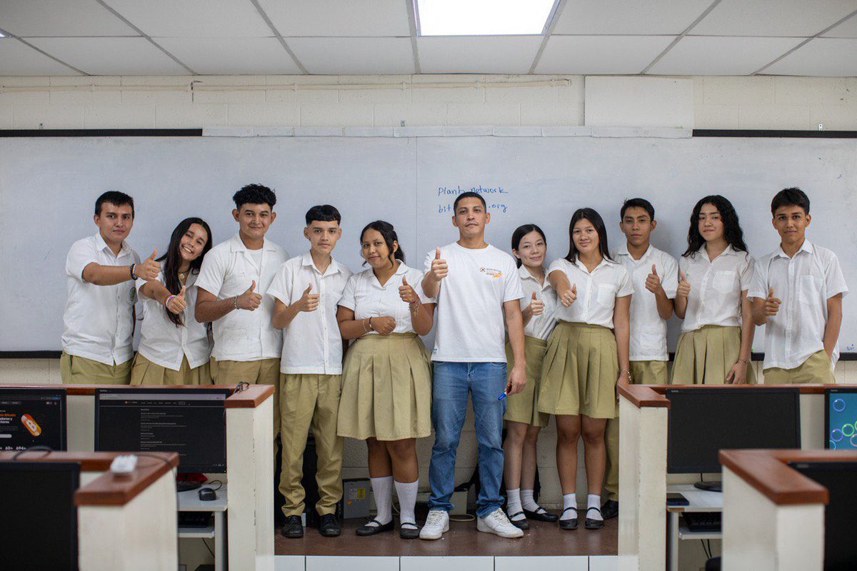 Ministerio de Educación tweet media