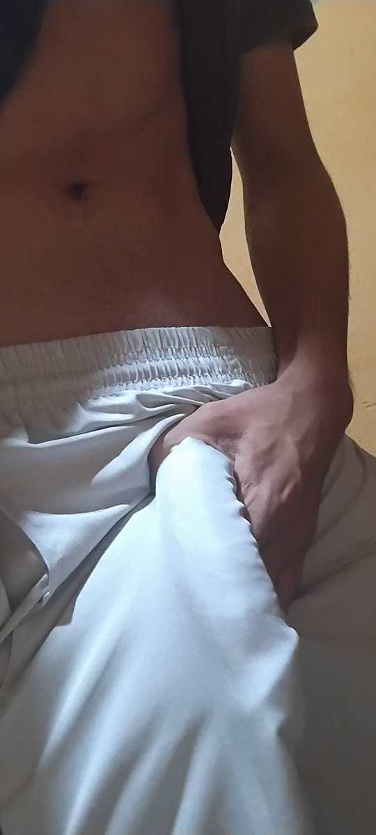luk0990's tweet photo. @CartiersSaint I look good, but mine is white 😆 https://t.co/n7KF4hwNOW