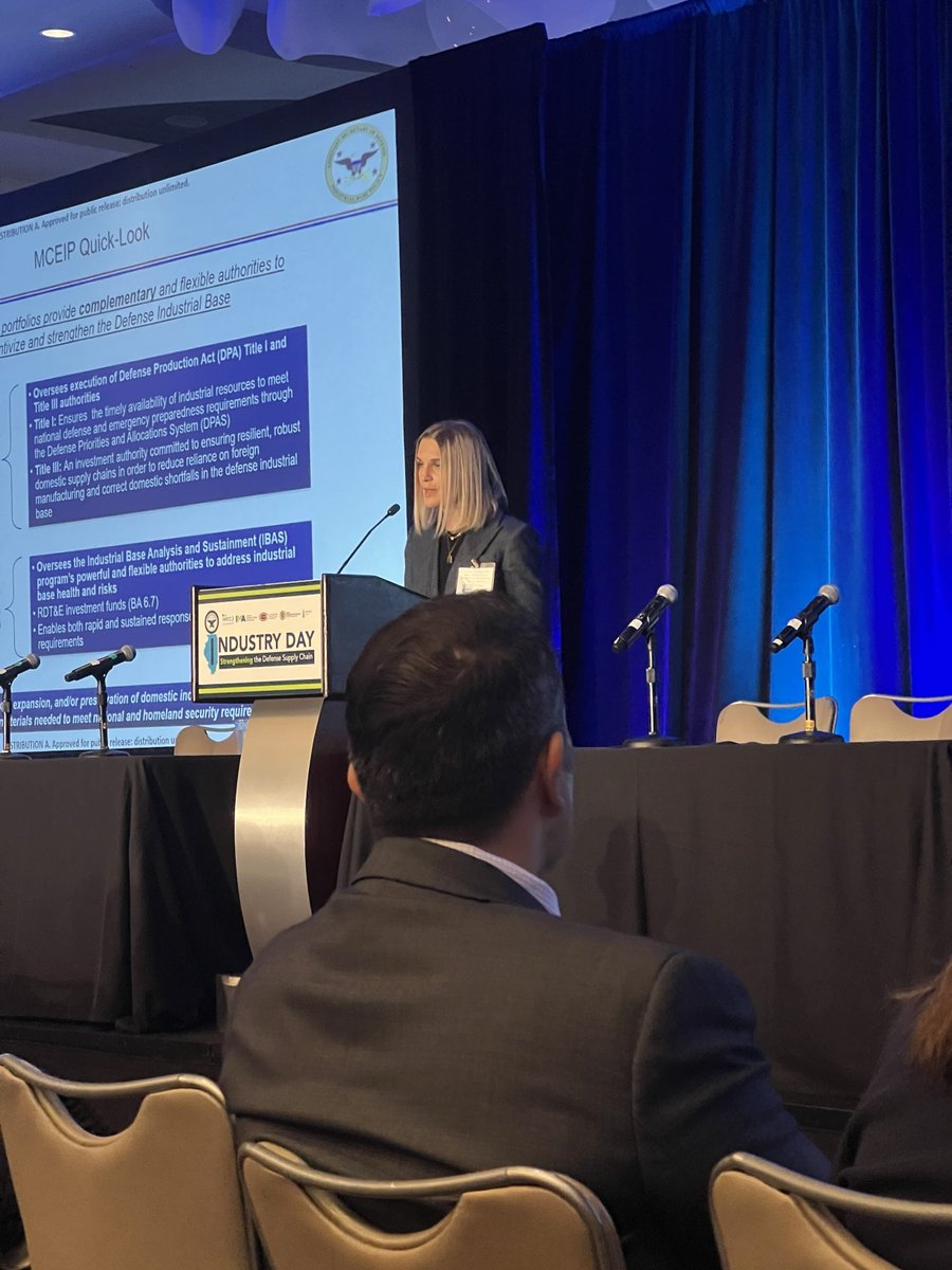 IMECillinois's tweet photo. With nearly 400 in attendance at today's #DefenseIndustryDay, the momentum of the Illinois defense #SupplyChain is truly undeniable. The morning has already included immense knowledge sharing and networking. 

#DefenseManufacturing #DepartmentOfDefense #madeinil #manufacturing https://t.co/ftqoJGIdq8