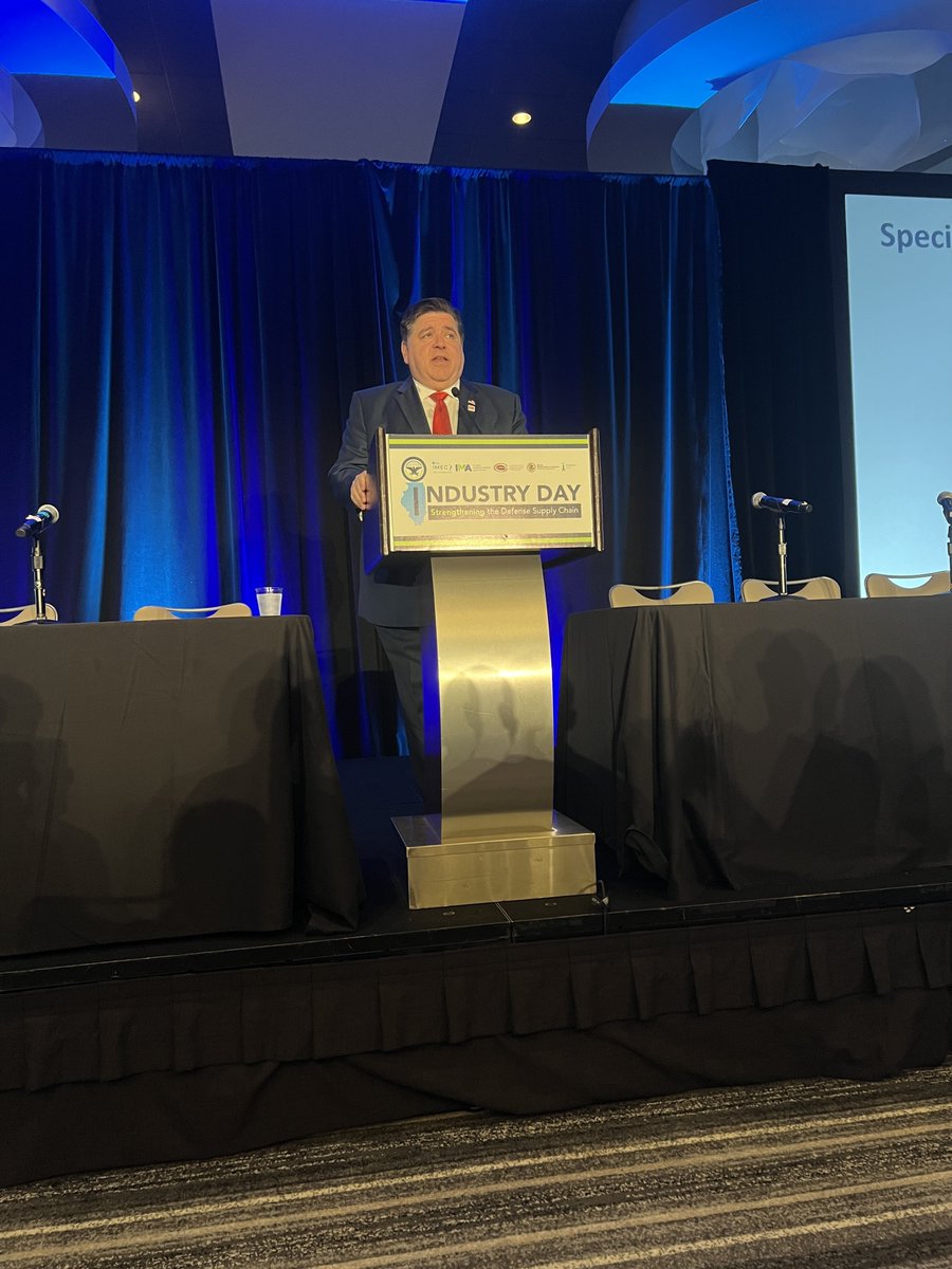 IMECillinois's tweet photo. With nearly 400 in attendance at today's #DefenseIndustryDay, the momentum of the Illinois defense #SupplyChain is truly undeniable. The morning has already included immense knowledge sharing and networking. 

#DefenseManufacturing #DepartmentOfDefense #madeinil #manufacturing https://t.co/ftqoJGIdq8