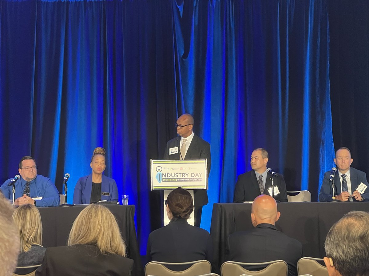 IMECillinois's tweet photo. With nearly 400 in attendance at today's #DefenseIndustryDay, the momentum of the Illinois defense #SupplyChain is truly undeniable. The morning has already included immense knowledge sharing and networking. 

#DefenseManufacturing #DepartmentOfDefense #madeinil #manufacturing https://t.co/ftqoJGIdq8