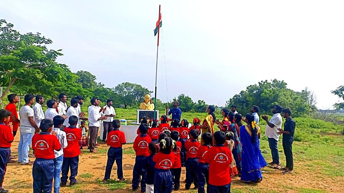 Naresh63616939's tweet photo. 🇮🇳మా సొంత గ్రామం పాములపర్తిలో స్వాతంత్ర్య దినోత్సవం సందర్భంగా జాతీయ జెండా 🇮🇳 ఆవిష్కరణ చేయడం జరిగింది.💐💙🇮🇳
#independenceday2024 #august2024
#pamulaparthy #mpps_pamulaparthy #babasaheb #Markook #bspgajwel #babasahebambedkar #phule https://t.co/9RWHYzjUQi