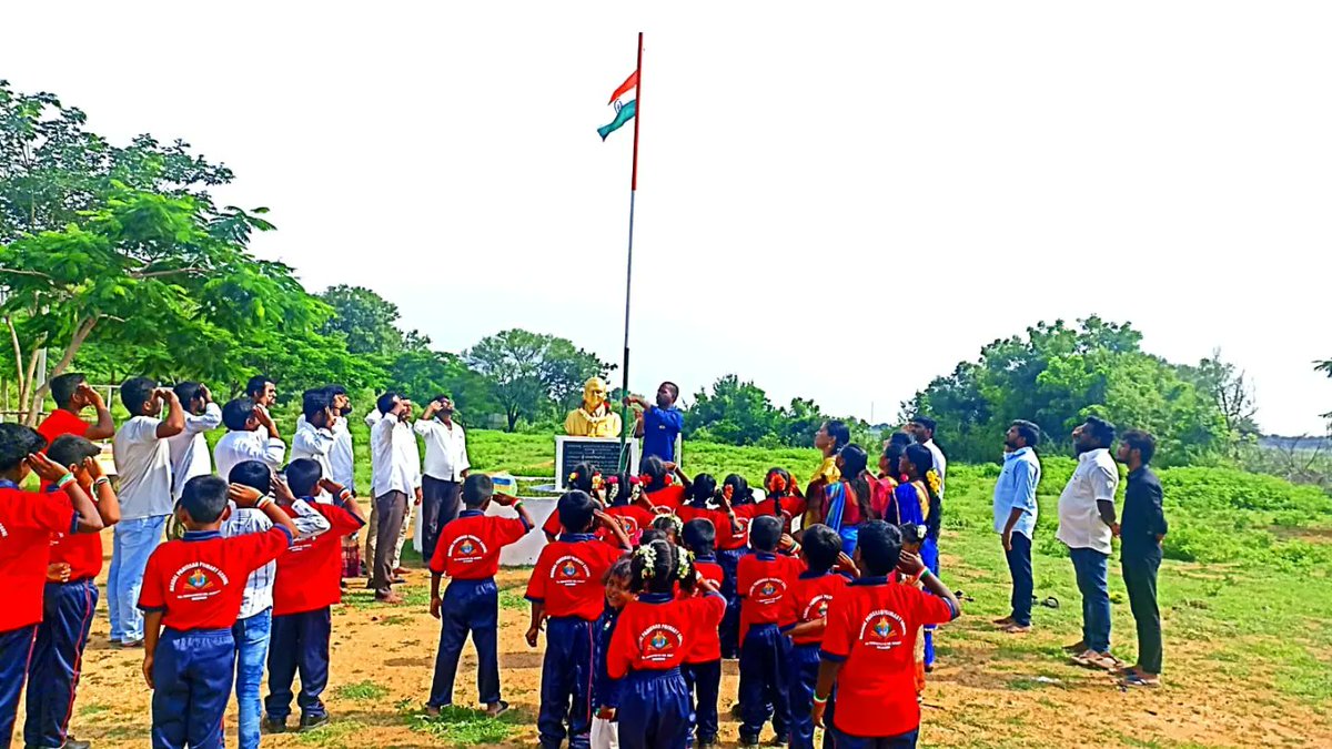 Naresh63616939's tweet photo. 🇮🇳మా సొంత గ్రామం పాములపర్తిలో స్వాతంత్ర్య దినోత్సవం సందర్భంగా జాతీయ జెండా 🇮🇳 ఆవిష్కరణ చేయడం జరిగింది.💐💙🇮🇳
#independenceday2024 #august2024
#pamulaparthy #mpps_pamulaparthy #babasaheb #Markook #bspgajwel #babasahebambedkar #phule https://t.co/9RWHYzjUQi