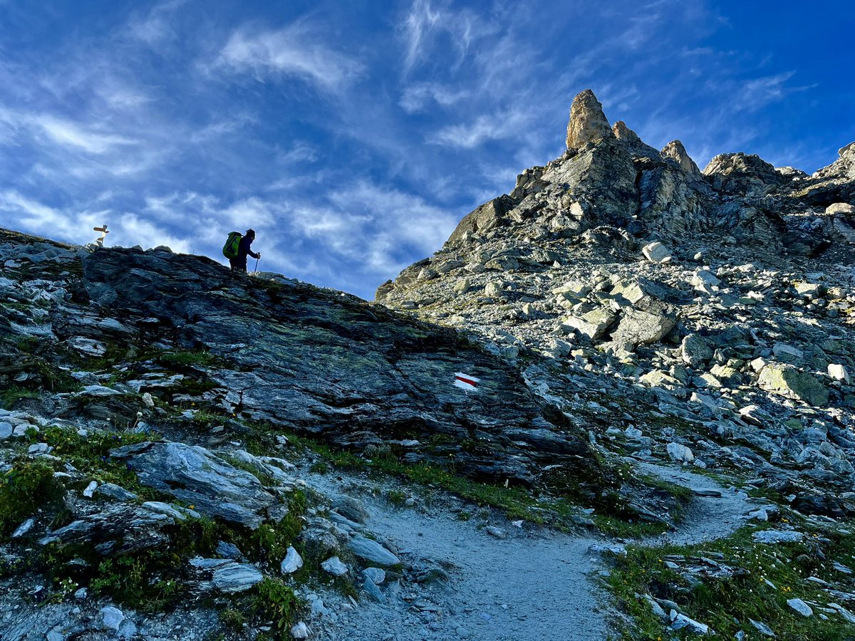 chamoissauvage's tweet photo. Dixence- cabane Prafleuri- col des roux- sentier des bouquetins- cabane de la barmaz- Dixence @valaiswallis @GrandeDixence #heremence #cabaneprafleuri https://t.co/VBP8AfAWKw