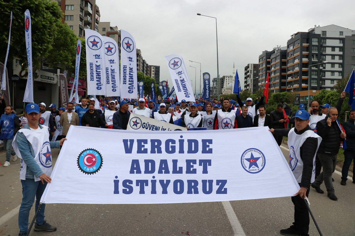 Şu kadroyu babanızın hayrına vermiyorsunuz
Marmaray'a kadro istiyoruz.
#ZordayızGeçinemiyoruz