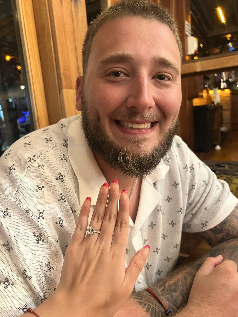 eemmilly_'s tweet photo. update on how it’s going 😭💍🤍 https://t.co/zUQ8auHWDh