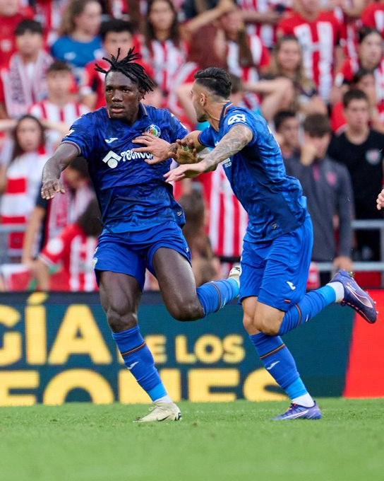 radiogolex's tweet photo. ⚽️ PRIMERA DIVISIÓN

👉 Hace 2 temporadas jugaba en el filial del @MORALO_CP , en Primera Extremeña. 

👉 Paso luego al 1º equipo de Tercera

👉 Lo fichó el Ceuta por 800 euros para la Primera Federación, seis meses después

👉 Lo firmó el Getafe por 500K, un año después

👉 Hoy ha debutado en @LaLiga marcando en San Mamés con 21 años

🙃 El fútbol y la vida. 

𝗖𝗵𝗿𝗶𝘀𝗮𝗻𝘁𝘂𝘀 𝗨𝗰𝗵𝗲 🇳🇬
